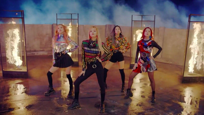 Ban nhạc BLACKPINK trong MV. BLACKPINK lập kỷ lục mới khi có thêm MV thu hút nửa tỷ lượt xem ảnh 1