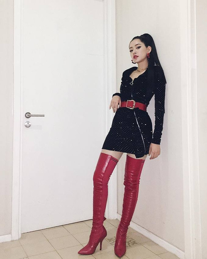 8 kiểu giày sẽ là “bộ đôi hoàn hảo” khi kết hợp cùng váy đen ảnh 10