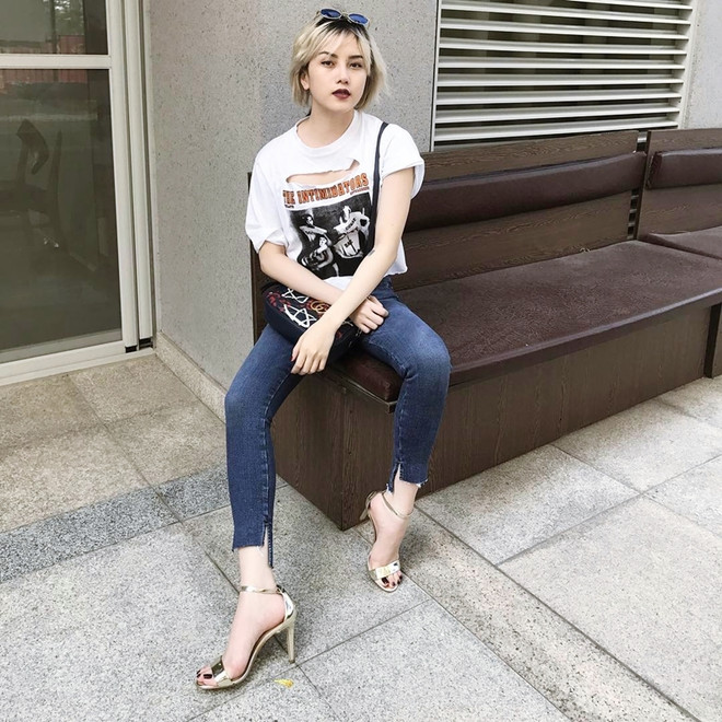 Mỹ nhân Việt trổ tài mix áo thun, tỏa sắc hút hồn trên đường phố ảnh 7