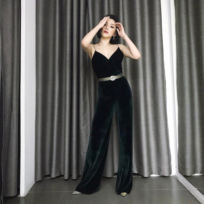 Mỹ nhân Việt trổ tài mix áo thun, tỏa sắc hút hồn trên đường phố ảnh 10