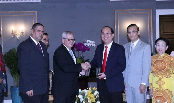 Ông Nguyễn Hồ Hải (giữa), Phó Bí thư Thành ủy Thành phố Hồ Chí Minh tiếp ông Homero Acosta Alvarez (thứ hai từ trái sang), Tổng Thư ký Quốc hội và Hội đồng Nhà nước Cuba. (Ảnh: Xuân Khu/TTXVN) Lãnh đạo TP. HCM tiếp Tổng Thư ký Quốc hội và Hội đồng Nhà nước Cuba ảnh 1