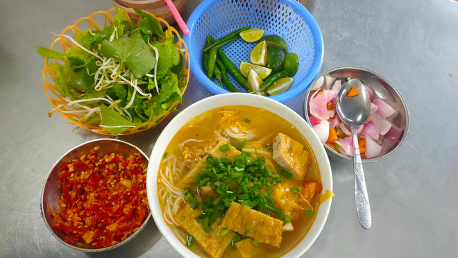 (Ảnh: Vietnam+) vnp-bun cha ca02.jpg
