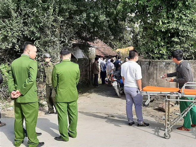 Hiện trường nơi hai mẹ con chết bất thường tại nhà. (Ảnh: TTXVN phát) Nghệ An điều tra nguyên nhân hai mẹ con tử vong bất thường ảnh 1