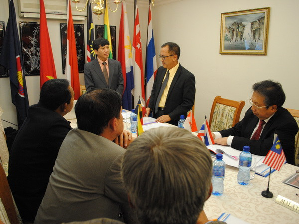 Đại sứ Philippines tại Nam Phi Constancio R. Vingno bày tỏ quan ngại về tình hình Biển Đông. (Ảnh Minh Đức/Vietnam+) Ủy ban ASEAN tại Nam Phi họp trao đổi tình hình Biển Đông ảnh 2