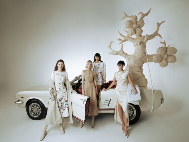 Cựu đệ nhất Phu nhân Mỹ Michelle Obama diện trang phục của Công Trí ảnh 6