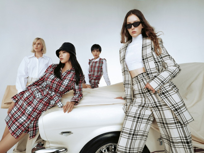 Cựu đệ nhất Phu nhân Mỹ Michelle Obama diện trang phục của Công Trí ảnh 11