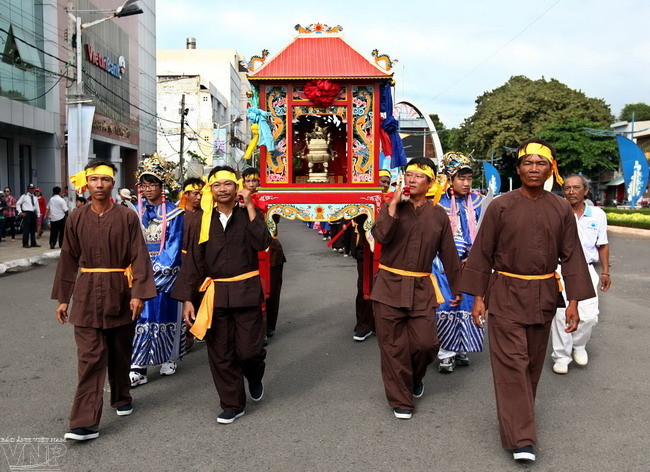 Đông đảo du khách dự Lễ hội Nghinh Ông Đình Thắng Tam ảnh 1