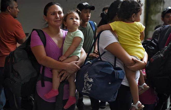 Mexico giải cứu hơn 100 người di cư trong một chiếc xe tải ảnh 1