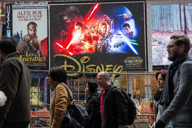 Hollywood lên cơn sốt với phần 7 của ''Chiến tranh giữa các vì sao'' ảnh 1