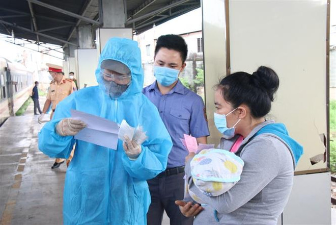 Ngành đường sắt phối hợp với địa phương đưa người dân về quê an toàn ảnh 2