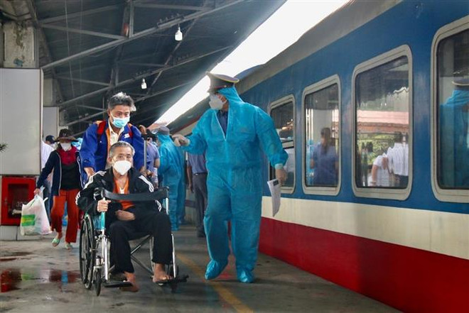 Ngành đường sắt phối hợp với địa phương đưa người dân về quê an toàn ảnh 1