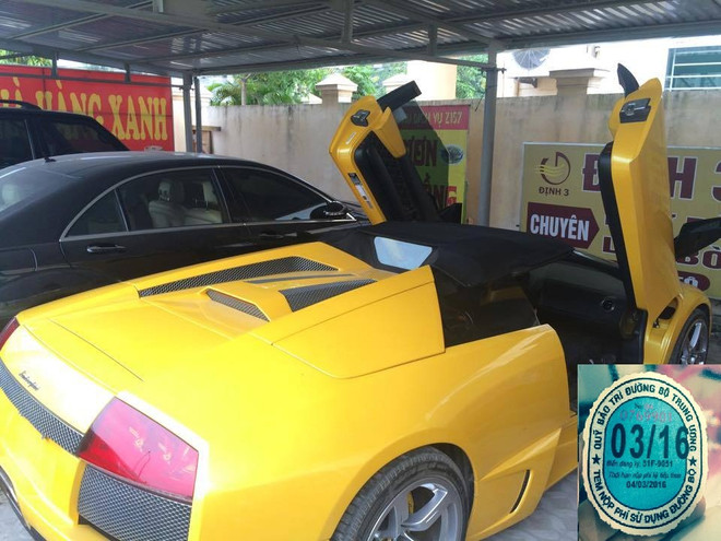 Hà Nội: Bóc gỡ đường dây chuyên làm giả giấy tờ ôtô hạng sang ảnh 1