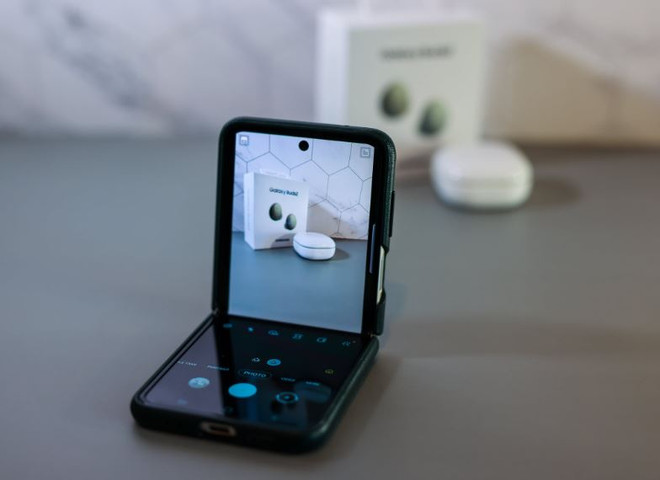 Điện thoại gập: Hướng tới một tương lai không còn “mong manh” ảnh 2