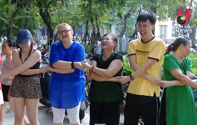 [Video] Yoga cười - bộ môn có ích cho bệnh nhân ung thư ảnh 1