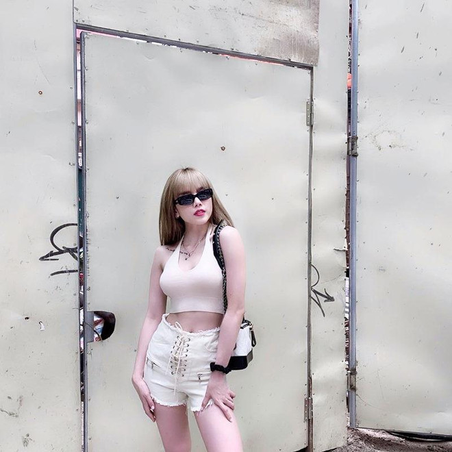 Mãn nhãn với street style khoe eo thon dáng chuẩn của mỹ nhân Việt ảnh 11