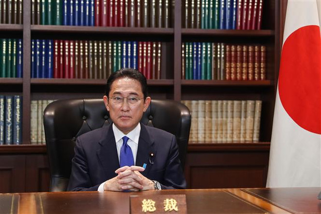 Ông Fumio Kishida sau khi được bầu làm Chủ tịch đảng Dân chủ Tự do (LDP) ngày 29/9. (Ảnh: THX/TTXVN) Nhật Bản: Ông Kishida bắt đầu sắp xếp nhân sự cho chính phủ mới ảnh 1