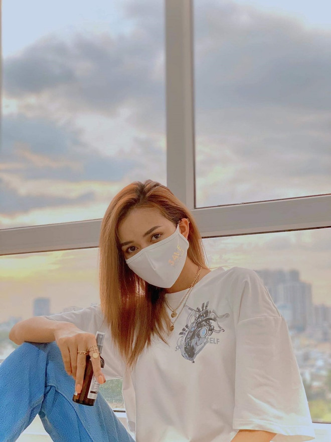 Sao Việt đeo khẩu trang "nhắc khéo" mọi người không nên chủ quan ảnh 4