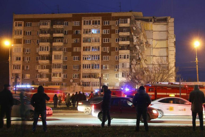 Nga: Sập nhà chung cư tại thành phố Izhevsk có thể do nổ khí gas ảnh 1