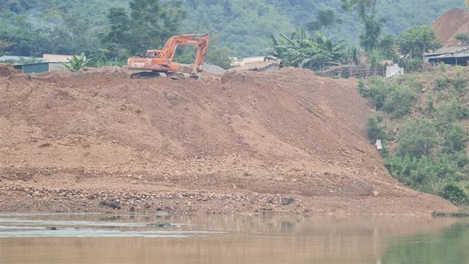 Nhà thầu phải thanh thải lòng sông Mã sau phản ánh của TTXVN ảnh 1