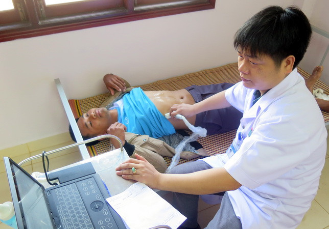 TP. HCM khám và cấp thuốc miễn phí cho kiều bào, người dân Campuchia ảnh 1