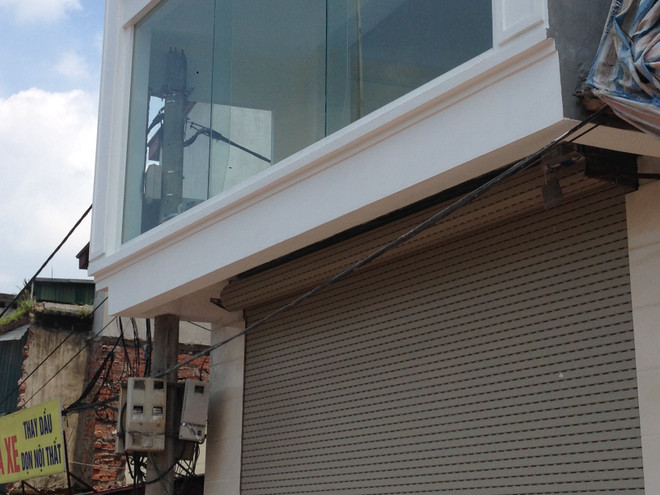 Nhiều sai phạm trong vụ cột điện “đâm xuyên” nhà 4 tầng? ảnh 1