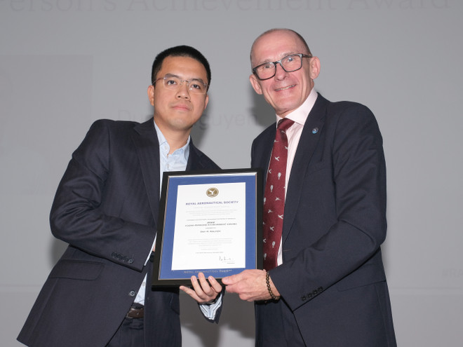 Nhà khoa học Việt đầu tiên nhận giải Hiệp hội Hàng không Hoàng gia Anh ảnh 1