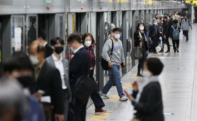 Hàn Quốc ghi nhận gần 700 ca nhiễm mới dịch bệnh COVID-19 ảnh 1