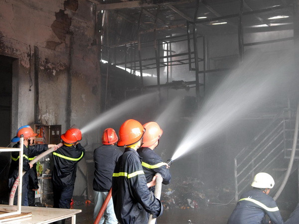 Phú Thọ: Cháy lớn tại công ty nhôm, thiêu rụi 1.000m2 nhà xưởng ảnh 1