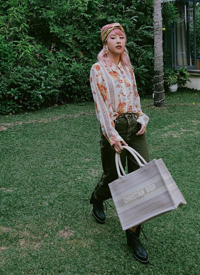 Sao Việt ''bùng nổ'' nhan sắc với váy in hoa trong loạt street style ảnh 5