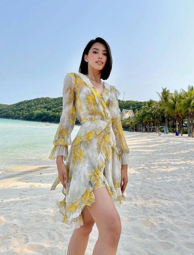 Sao Việt ''bùng nổ'' nhan sắc với váy in hoa trong loạt street style ảnh 4