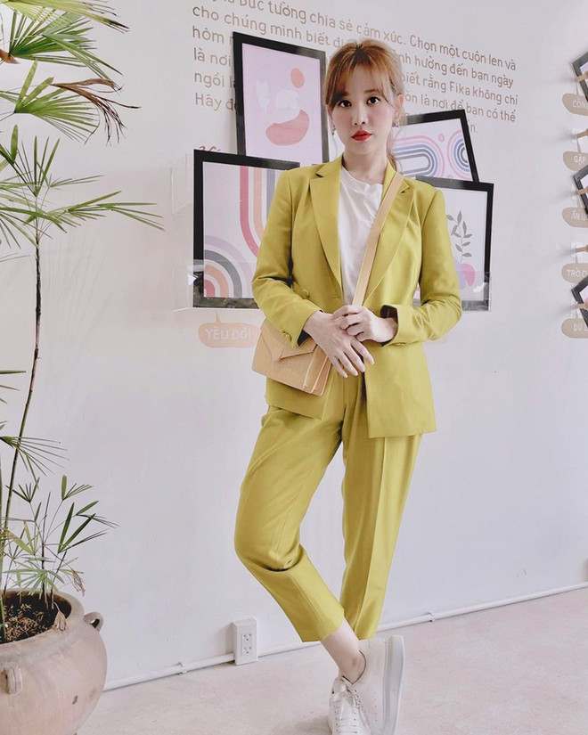 Sao Việt ''bùng nổ'' nhan sắc với váy in hoa trong loạt street style ảnh 24