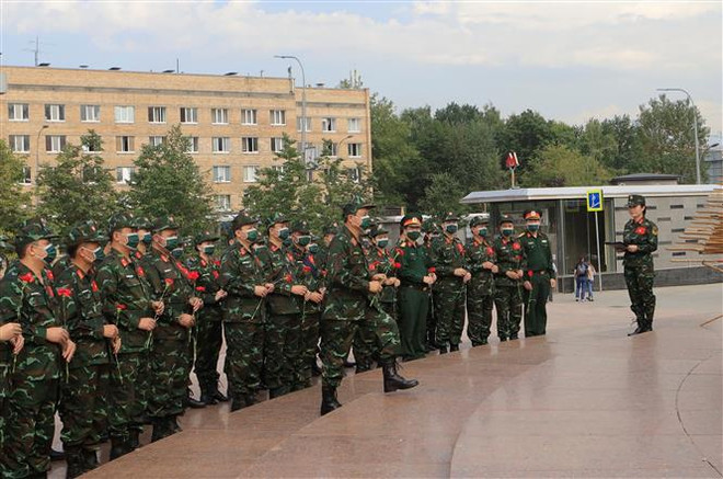 Đoàn QĐND Việt Nam dự Army Games dâng hoa tại tượng đài Bác Hồ ảnh 1