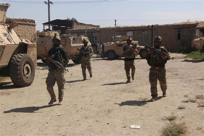 Ấn Độ sơ tán khẩn cấp công dân khỏi một thành phố của Afghanistan ảnh 1