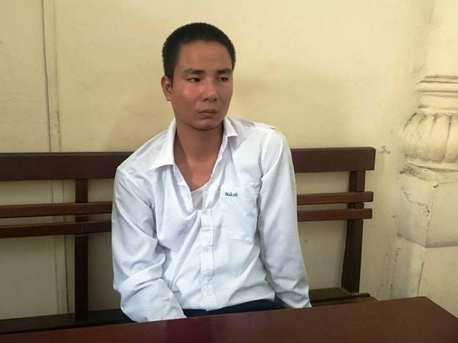 Hà Nội: Hất cảnh sát lên nắp capo, taxi điên cuồng bỏ chạy ảnh 1