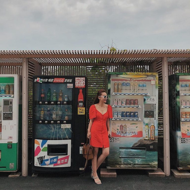 Học lỏm street style “hạ nhiệt” ngày nóng của mỹ nhân Việt ảnh 11