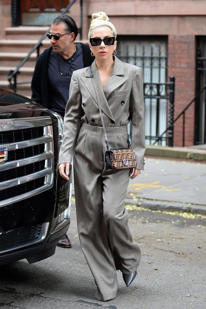 Không còn chiêu trò quái dị, Lady Gaga lột xác thành quý cô sang chảnh ảnh 7