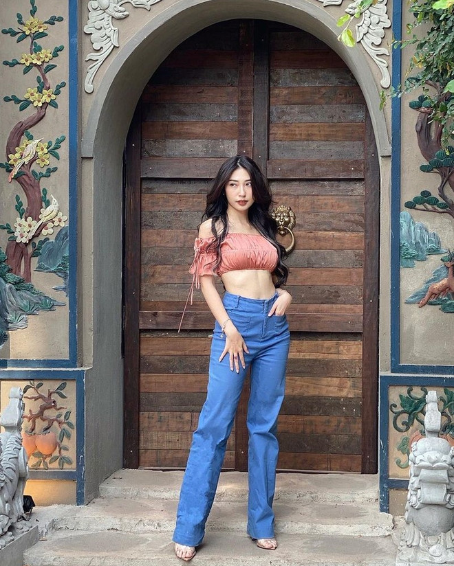 Diện quần jeans "xịn xò" như street style của dàn sao Việt ảnh 7