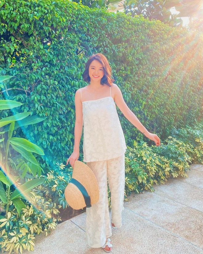 Diện quần jeans "xịn xò" như street style của dàn sao Việt ảnh 12