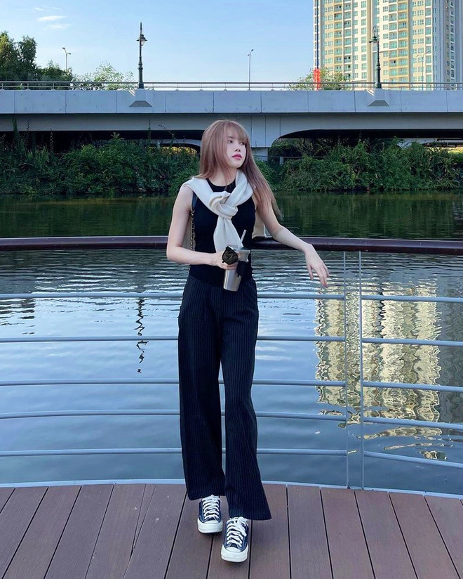 Diện quần jeans "xịn xò" như street style của dàn sao Việt ảnh 10