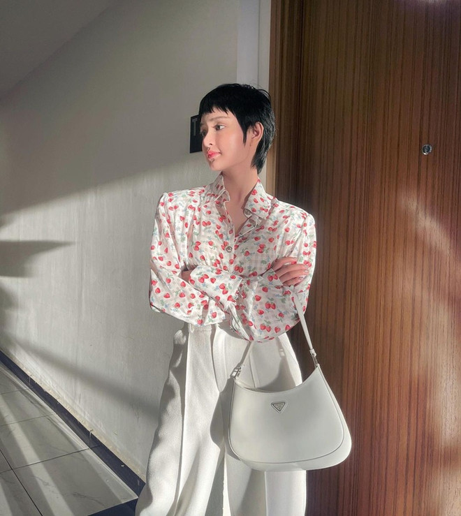 Diện quần jeans "xịn xò" như street style của dàn sao Việt ảnh 23