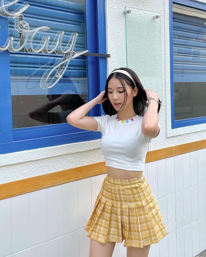 Diện quần jeans "xịn xò" như street style của dàn sao Việt ảnh 13