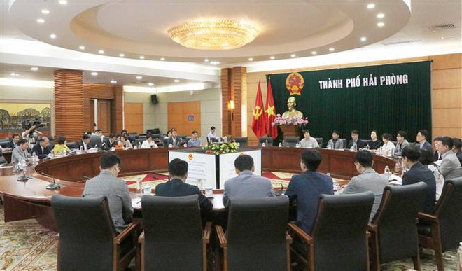 Quang cảnh cuộc gặp giữa thành phố Hải Phòng và các Công ty lớn của Hàn Quốc. (Ảnh: Hoàng Ngọc/TTXVN) Nhiều công ty Hàn Quốc tìm hiểu về môi trường đầu tư của Hải Phòng ảnh 1