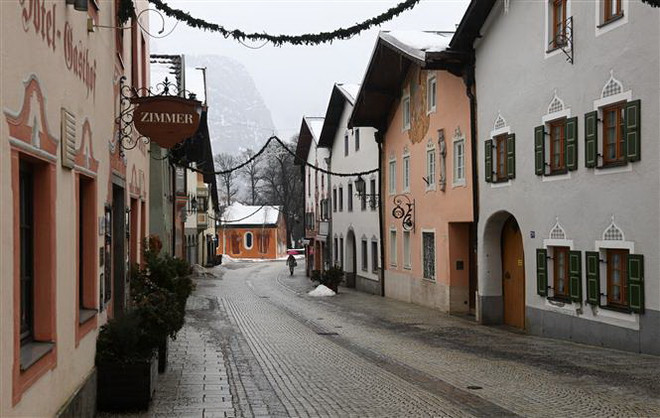 COVID-19: Catalonia bỏ một số hạn chế, Đức có thể nới lỏng phong tỏa ảnh 2