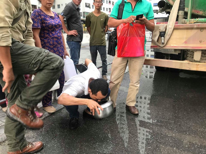 Hà Nội: Người dân bất an vì nước cấp mới hơi đục, có mùi tanh ảnh 2