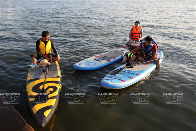 Chèo thuyền Sup - môn thể thao mới du nhập vào Việt Nam ảnh 10