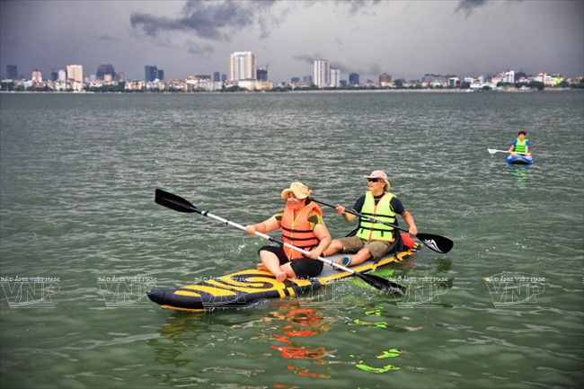 Chèo thuyền Sup - môn thể thao mới du nhập vào Việt Nam ảnh 11