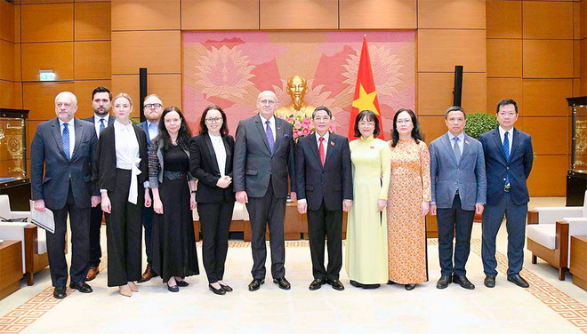 Phó Chủ tịch Quốc hội Nguyễn Đức Hải và Bộ trưởng Ngoại giao Cộng hòa Ba Lan Zbigniew Rau và các đại biểu. (Nguồn: Báo Điện tử đại biểu nhân dân) Việt Nam và Ba Lan còn nhiều tiềm năng, dư địa để phát triển quan hệ ảnh 2
