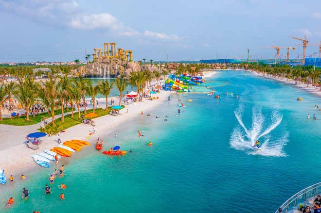 Cư dân Vinhomes Ocean Park 2 được tận hưởng cuộc sống nghỉ dưỡng đẳng cấp với Tổ hợp Công viên biển tạo sóng nhân tạo lớn nhất thế giới Royal Wave Park. Vinhomes Ocean Park 2 khởi động chương trình tổ ấm an vui ảnh 1