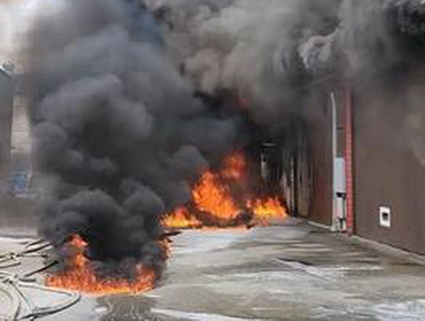 Hàn Quốc: Cháy nhà máy sản xuất keo dán, 5 người bị thương nặng ảnh 1