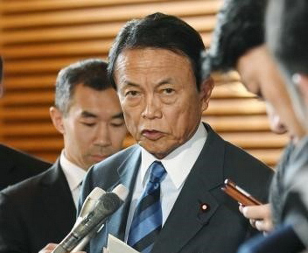 Bộ trưởng Tài chính Nhật không từ chức sau vụ bán đất công tai tiếng ảnh 1